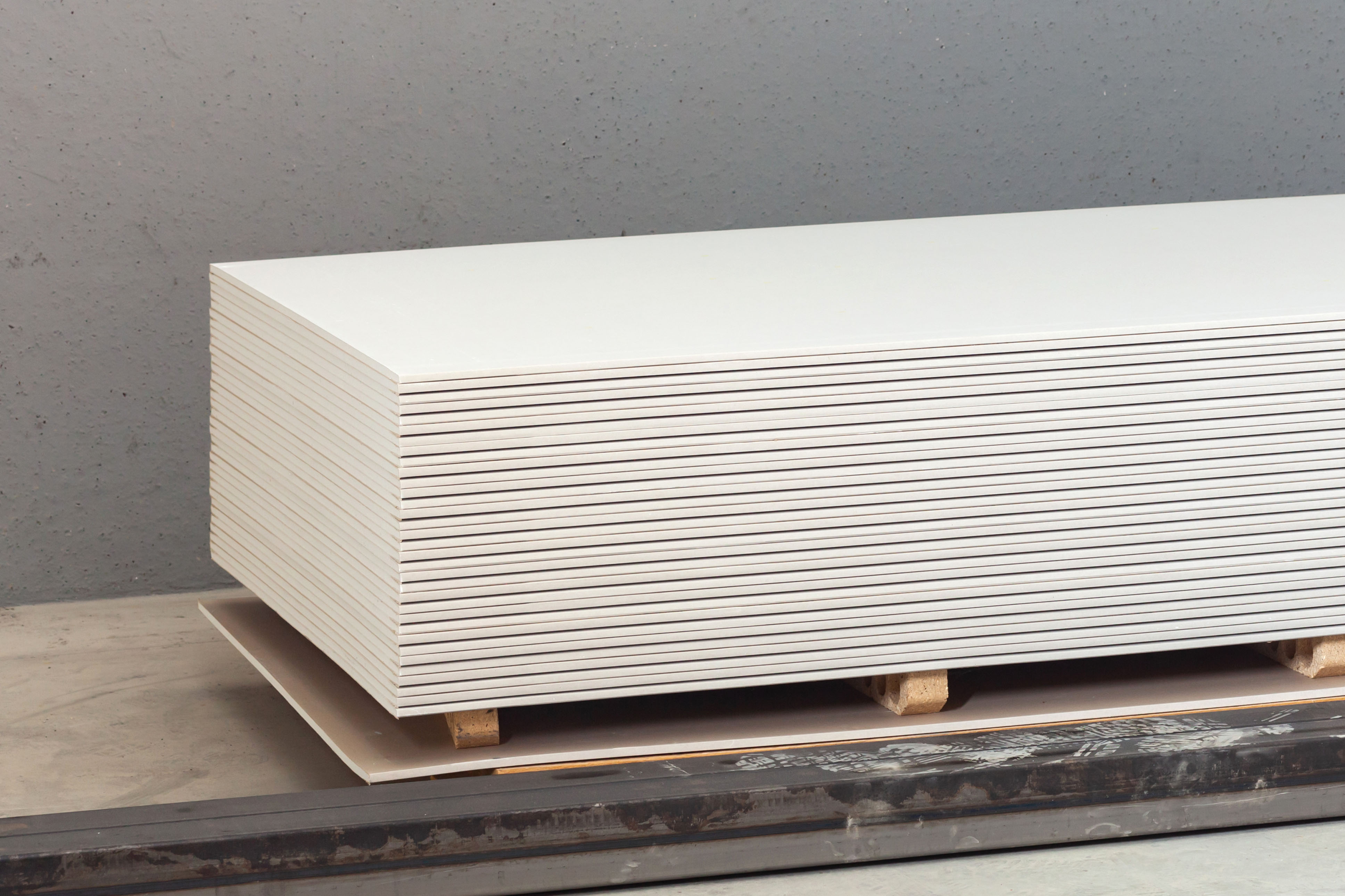 Bahan bangunan (gypsum-board dsb)