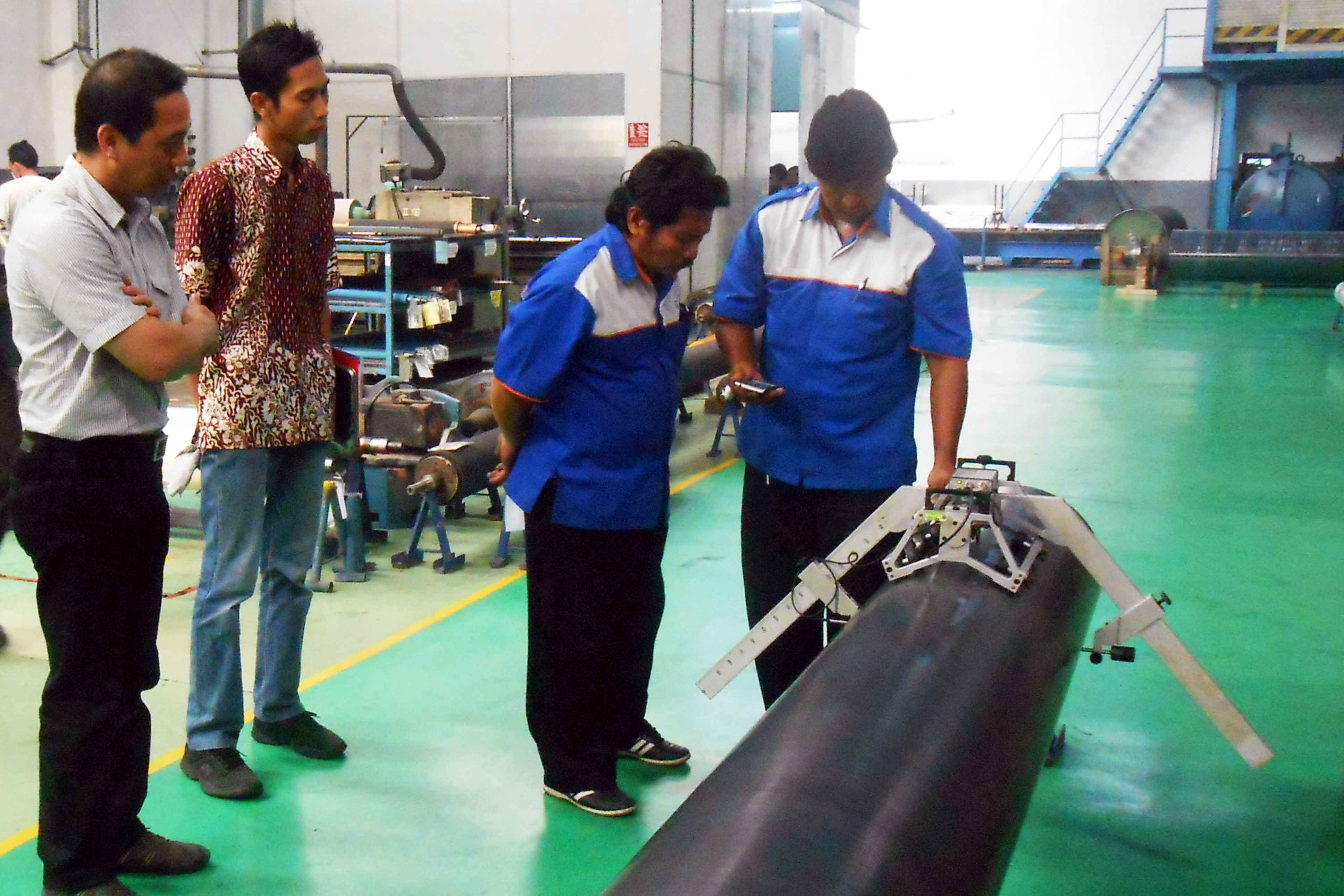 Co-inspection of roller with our Customer