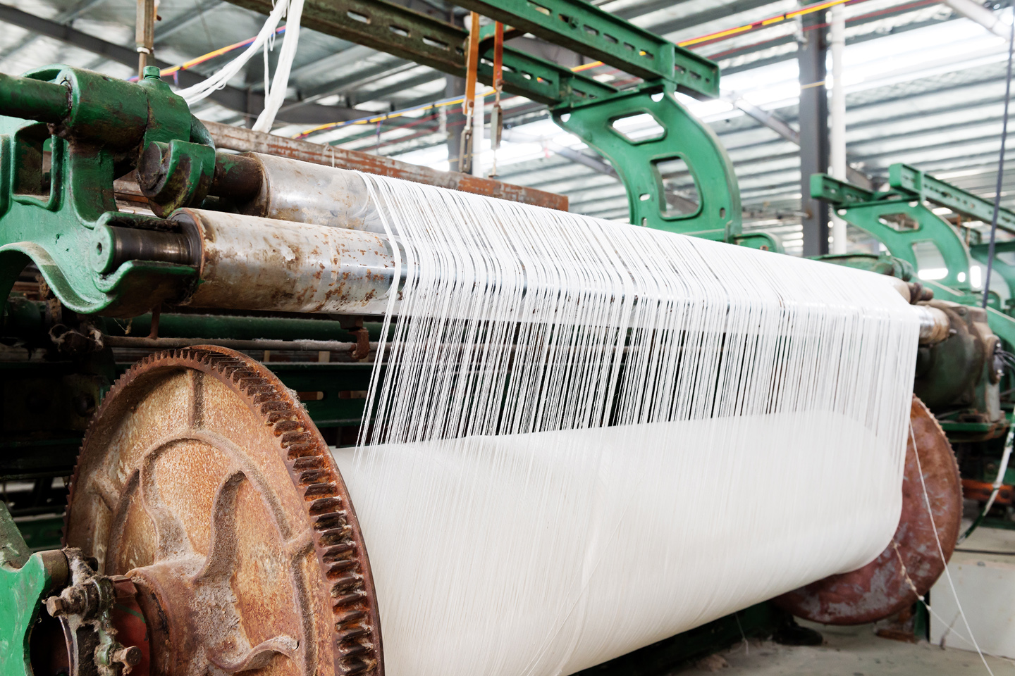 Roller at a weaving loom machine